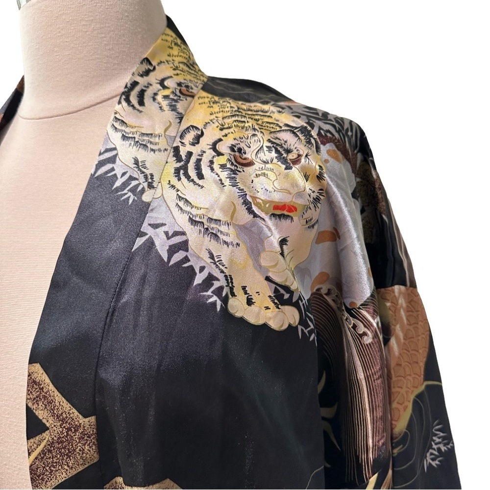 Open Front with Two Pockets Kimono- lightweight and flowy - Picture 4 of 6